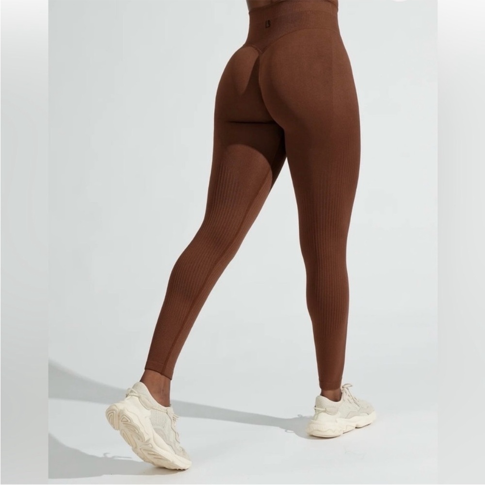 Buffbunny Ribbed Seamless Scrunch Leggings in Mocha Brown